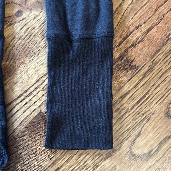 Lilly Pulitzer Luxletic Black Top with Gold Logo - Picture 5 of 5